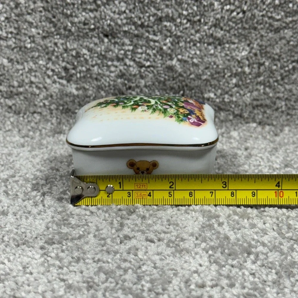 Royal Yarmouth O Christmas Tree Porcelain Music Box 1986 Limited Edition Vintage